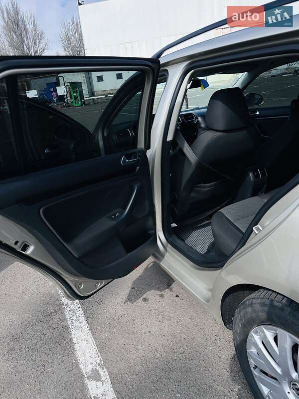 Універсал Volkswagen Jetta 2012 в Одесі