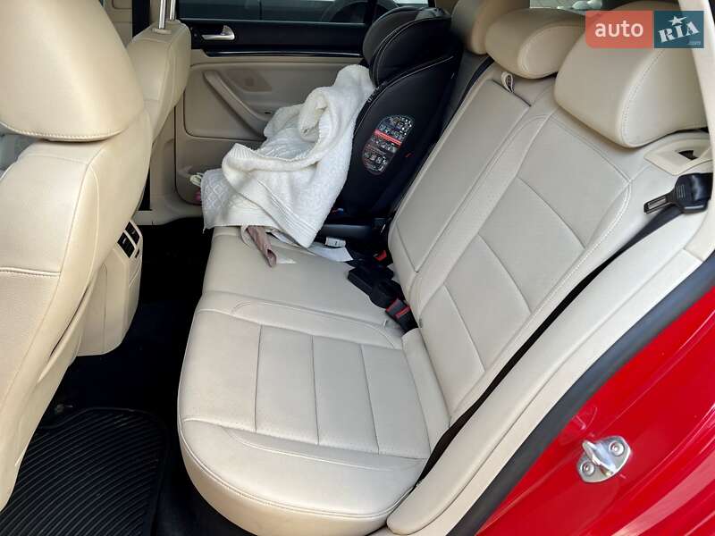 Універсал Volkswagen Jetta 2013 в Мукачевому