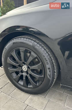 Седан Volkswagen Jetta 2011 в 
