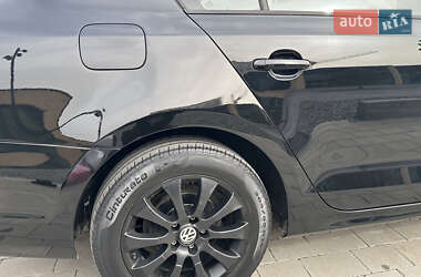 Седан Volkswagen Jetta 2011 в 