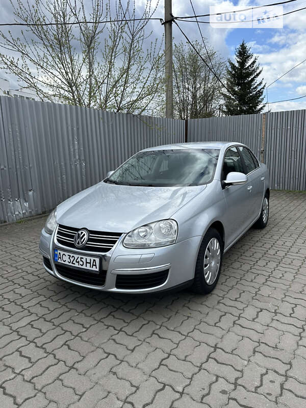 Седан Volkswagen Jetta 2006 в Луцке