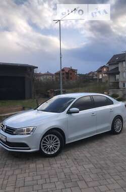 Седан Volkswagen Jetta 2016 в 