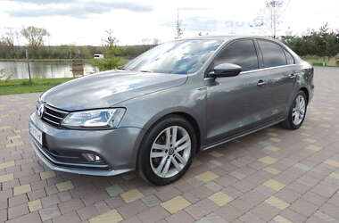 Седан Volkswagen Jetta 2015 в Львове