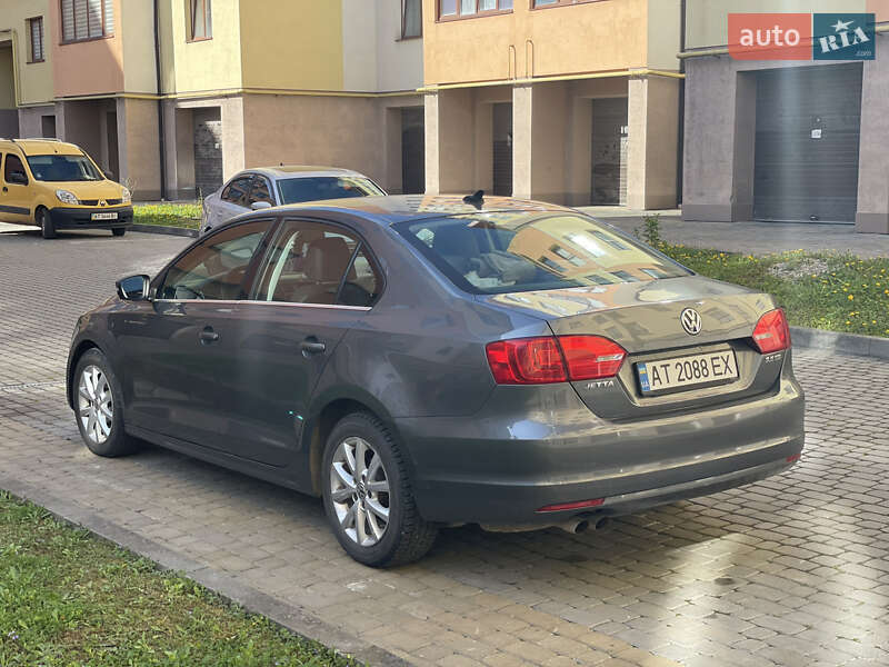 Седан Volkswagen Jetta 2012 в Ивано-Франковске