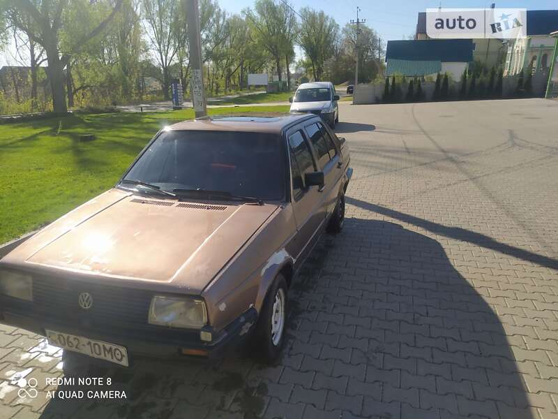 Седан Volkswagen Jetta 1985 в Чернівцях