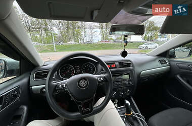 Седан Volkswagen Jetta 2014 в 
