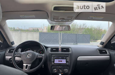 Седан Volkswagen Jetta 2011 в Тернополе