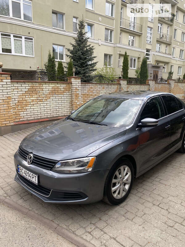 Седан Volkswagen Jetta 2013 в Львові