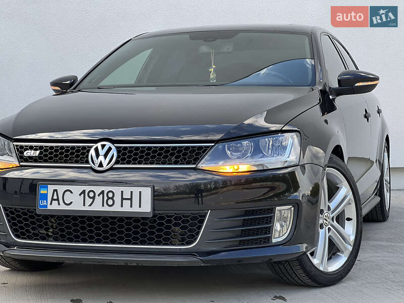 Седан Volkswagen Jetta 2015 в Луцке