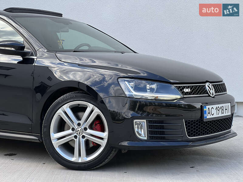 Седан Volkswagen Jetta 2015 в Луцке