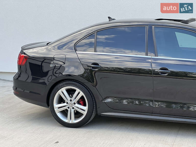 Седан Volkswagen Jetta 2015 в Луцке