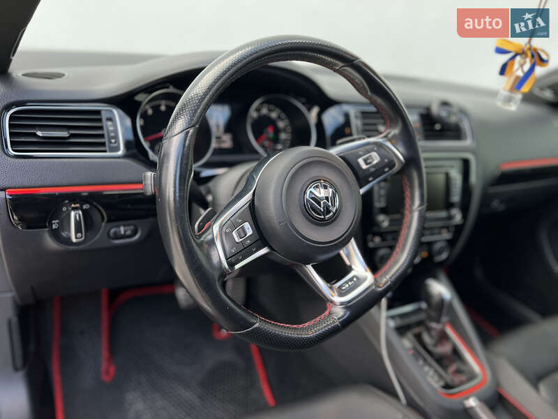 Седан Volkswagen Jetta 2015 в Луцке
