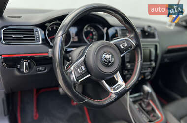 Седан Volkswagen Jetta 2015 в 