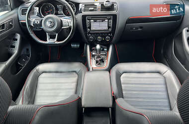 Седан Volkswagen Jetta 2015 в 