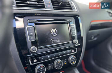 Седан Volkswagen Jetta 2015 в 