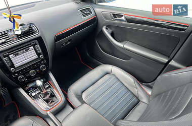 Седан Volkswagen Jetta 2015 в 