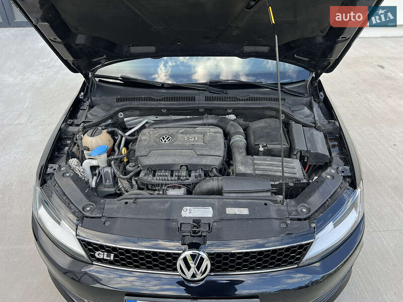 Седан Volkswagen Jetta 2015 в Луцке