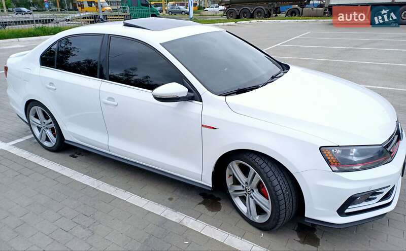 Седан Volkswagen Jetta 2016 в Тернополе