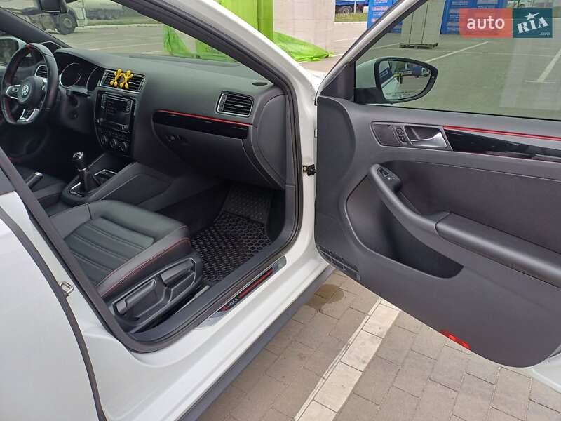 Седан Volkswagen Jetta 2016 в Тернополе