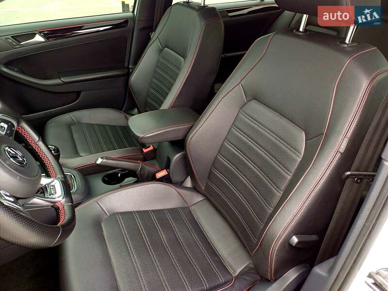 Седан Volkswagen Jetta 2016 в Тернополе