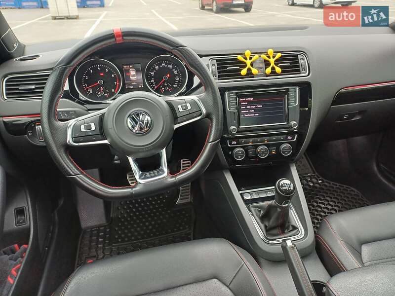 Седан Volkswagen Jetta 2016 в Тернополе