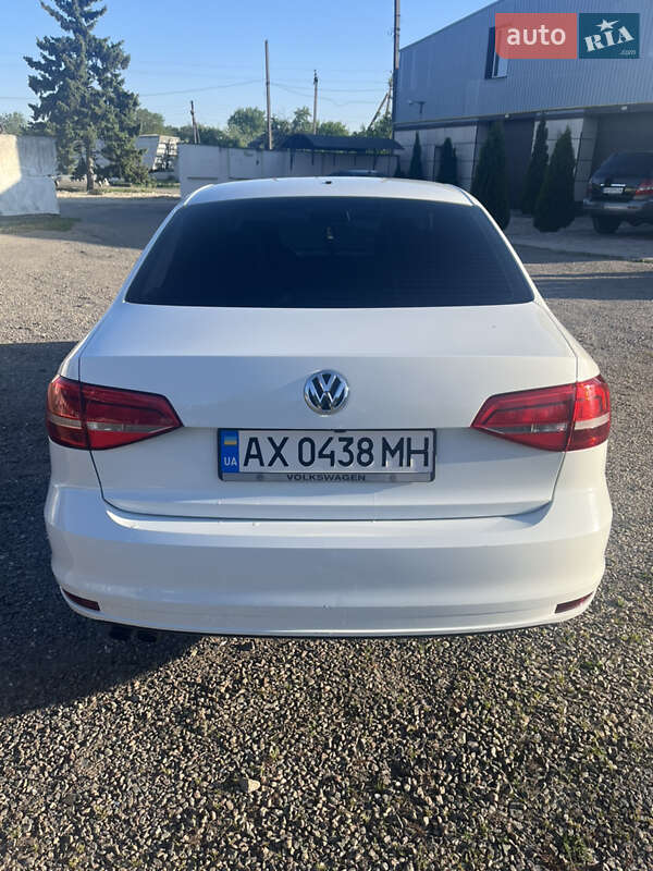 Седан Volkswagen Jetta 2015 в Лозовой