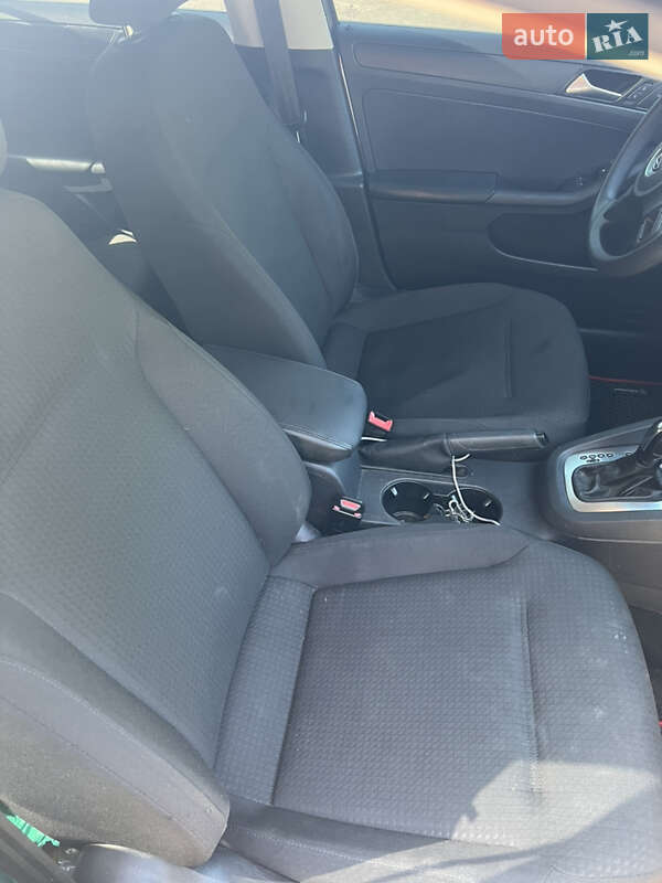 Седан Volkswagen Jetta 2013 в Ромнах