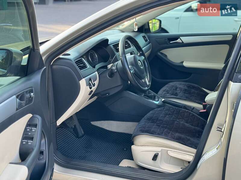 Седан Volkswagen Jetta 2012 в Харкові