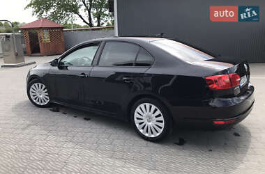 Седан Volkswagen Jetta 2011 в 