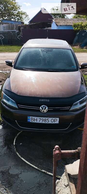 Седан Volkswagen Jetta 2011 в Окнах