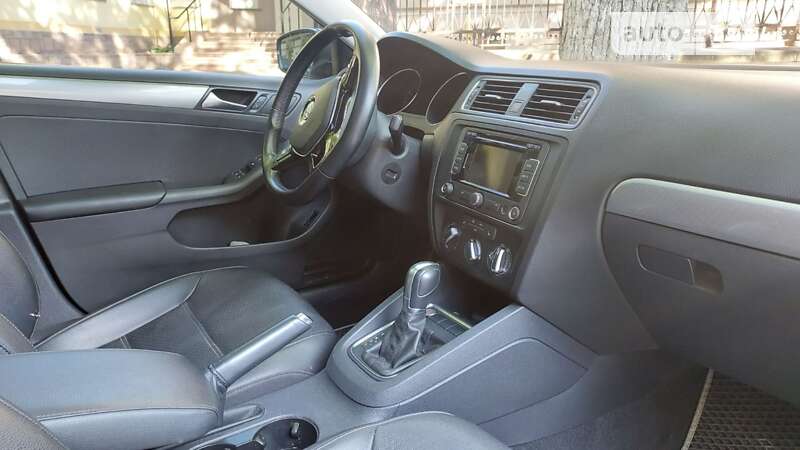 Седан Volkswagen Jetta 2014 в Івано-Франківську
