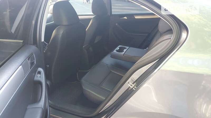 Седан Volkswagen Jetta 2014 в Івано-Франківську