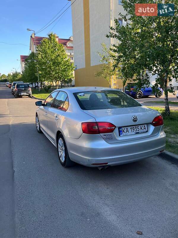 Седан Volkswagen Jetta 2014 в Львові