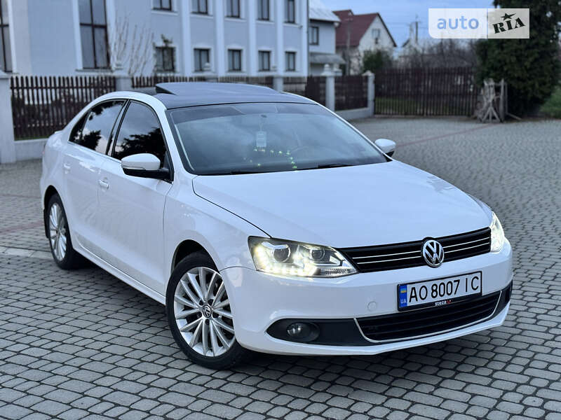 Седан Volkswagen Jetta 2012 в Ужгороде