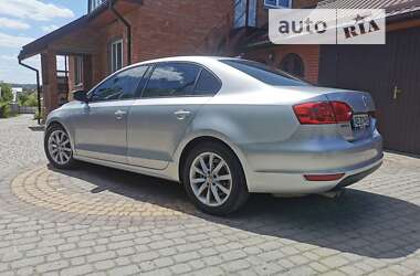 Седан Volkswagen Jetta 2014 в Львове