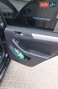 Седан Volkswagen Jetta 2012 в 