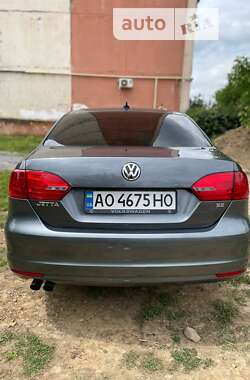 Седан Volkswagen Jetta 2013 в Мукачево