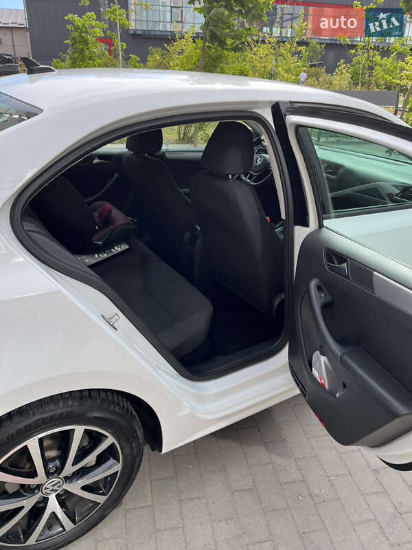 Седан Volkswagen Jetta 2015 в Луцке