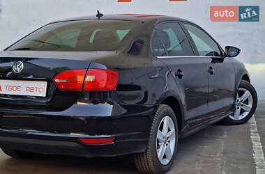 Седан Volkswagen Jetta 2013 в 