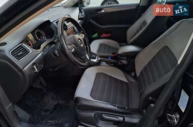 Седан Volkswagen Jetta 2013 в 