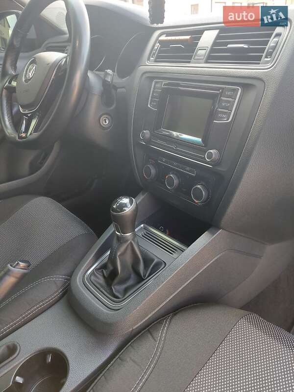 Седан Volkswagen Jetta 2016 в Мостиске