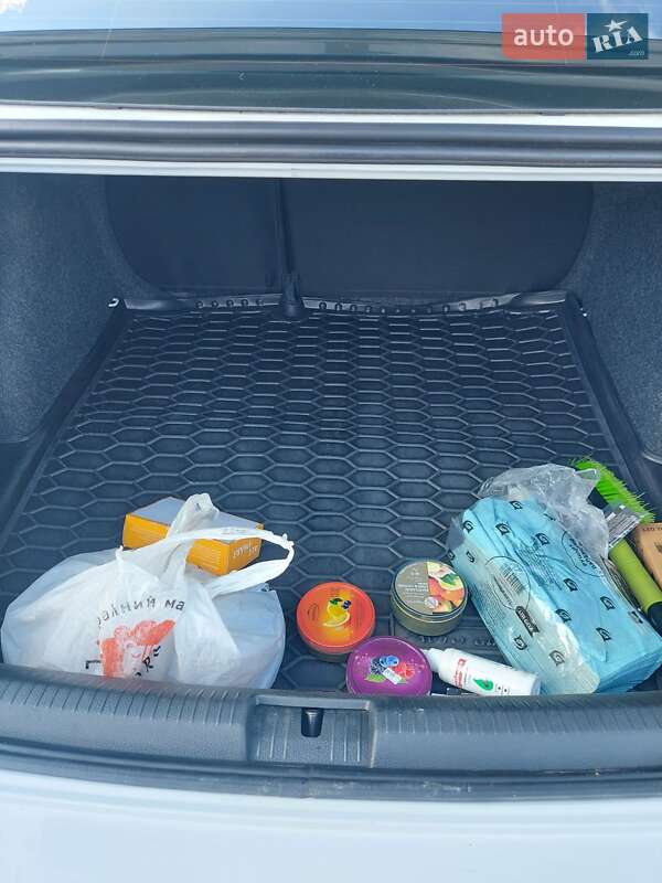 Седан Volkswagen Jetta 2016 в Мостиске