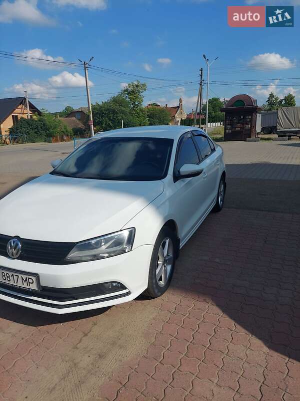 Седан Volkswagen Jetta 2016 в Мостиске