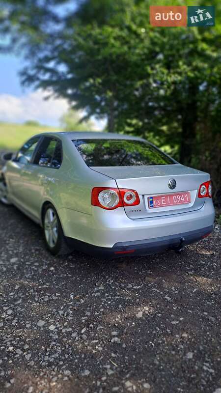 Седан Volkswagen Jetta 2006 в Хмельницькому