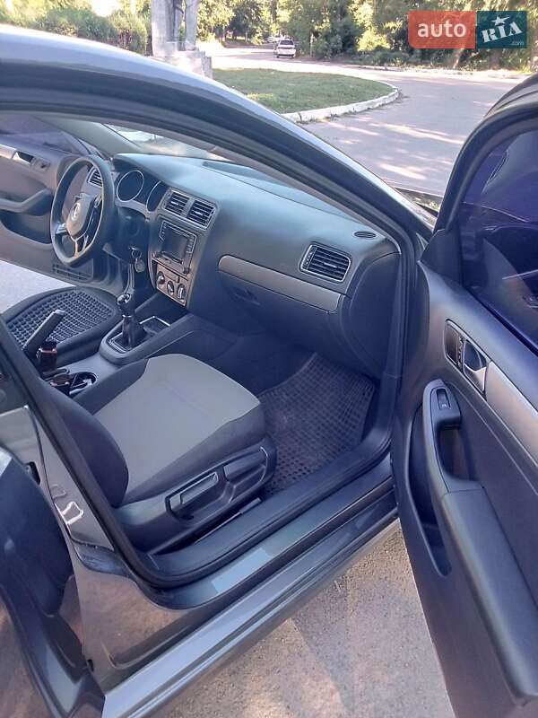Седан Volkswagen Jetta 2016 в Кропивницком