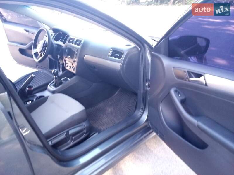 Седан Volkswagen Jetta 2016 в Кропивницком