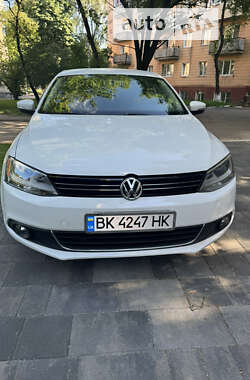 Седан Volkswagen Jetta 2014 в Ровно