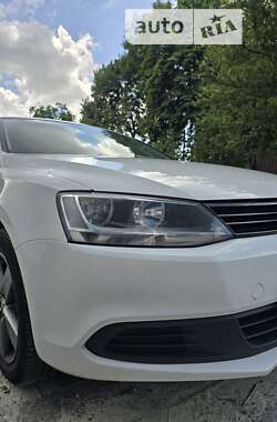 Седан Volkswagen Jetta 2013 в Львові