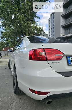 Седан Volkswagen Jetta 2013 в Львові