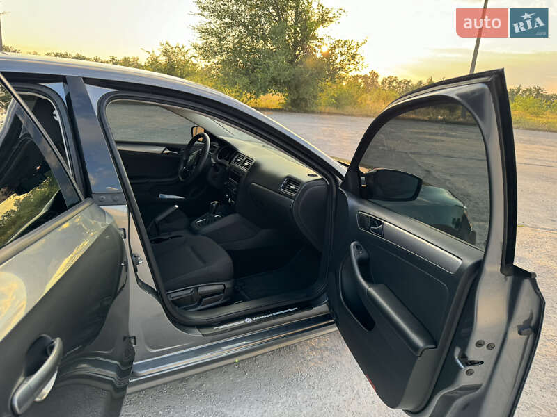 Седан Volkswagen Jetta 2015 в Кривом Роге